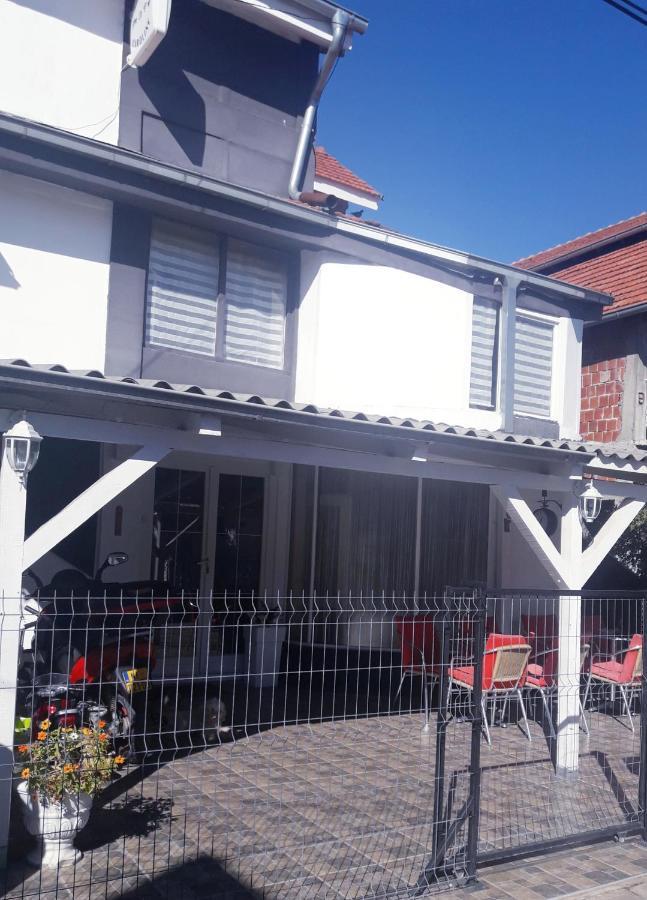 Apartmani Ni מראה חיצוני תמונה